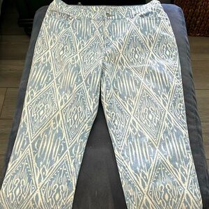 Chico's Platinum Women’s Crop Jeans Blue/White Ikat Print Size10 Great Condition